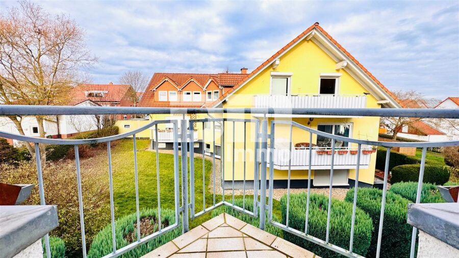 Schöne Dachgeschosswohnung mit umfangreicher Ausstattung, zwei Balkonen und Stellplatz - Balkon 2